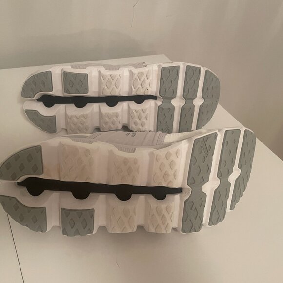 ON Cloudswift 3 Women's Running Shoe - Frost - Picture 9 of 9